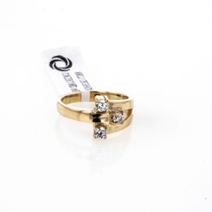 ANILLO DE GRADO CON ZIRCONES 18K