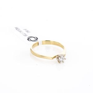 ANILLO CON PIEDRA FINA 18K
