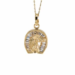 DIJE HERRADURA CON ZIRCONES 18K